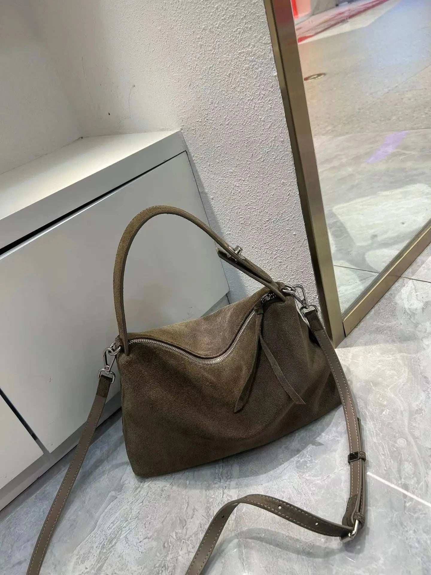 luxe zacht suède dameshand en schoudertas